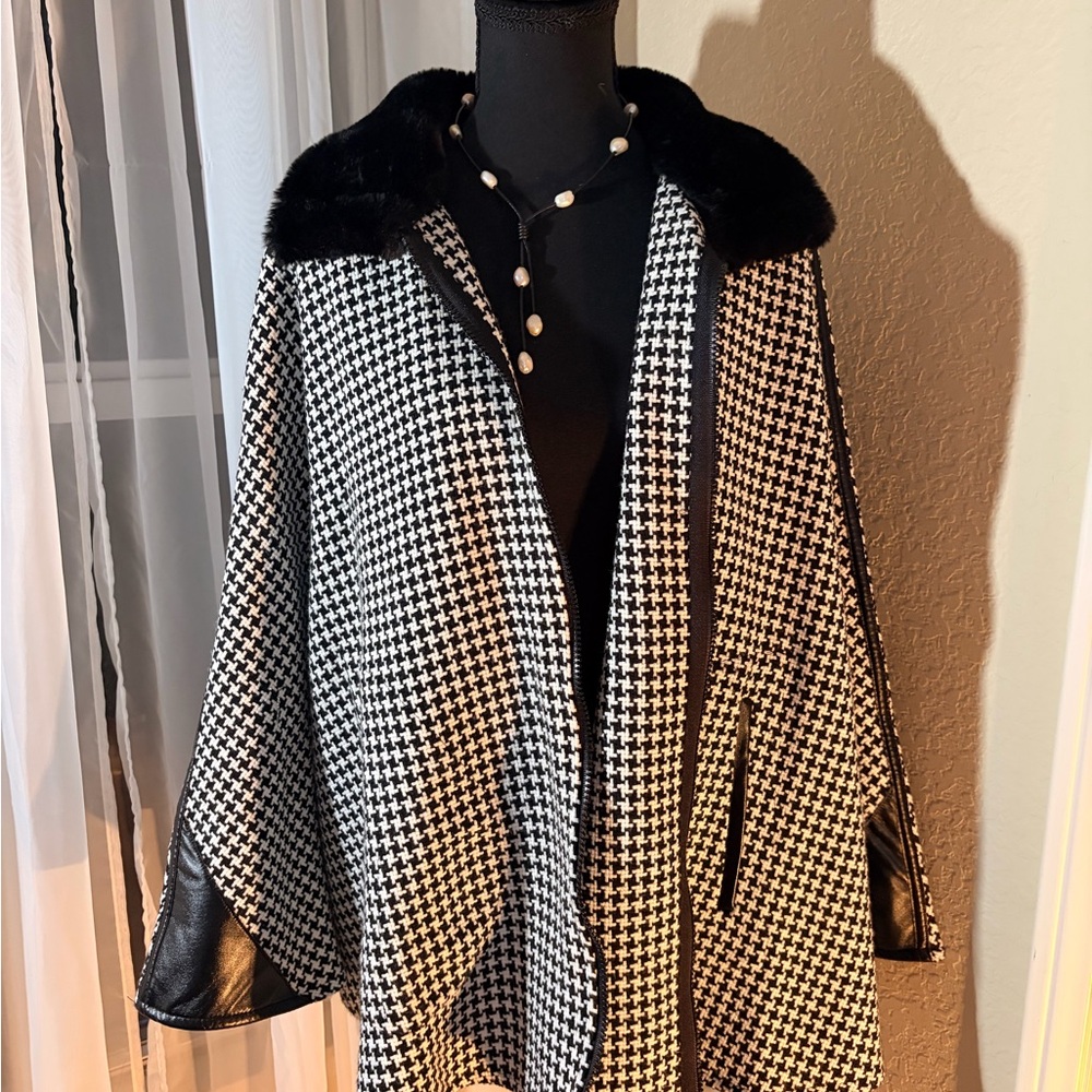 Black & White Houndstooth Cape with Faux Fur Collar